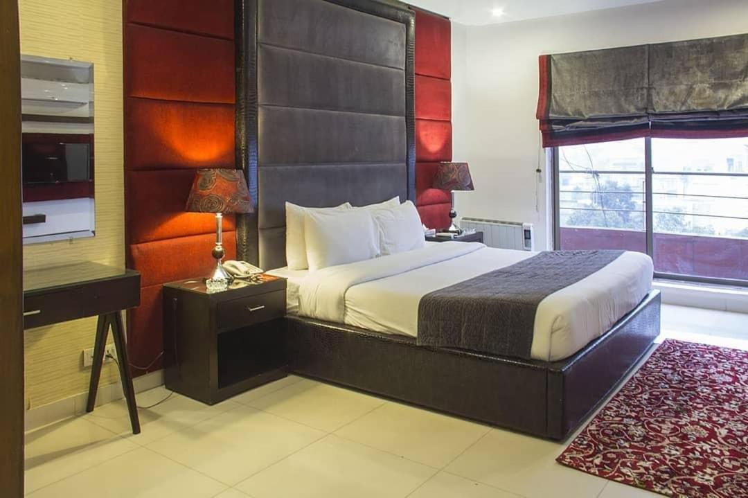 Maisonette Hotel & Apartments Lahore Eksteriør billede