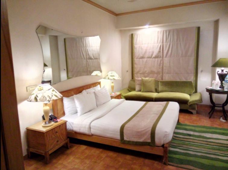 Maisonette Hotel & Apartments Lahore Eksteriør billede
